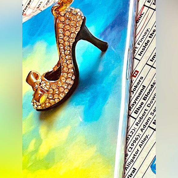 Rhinestone high heel shoe charm necklace crystal bling gold & shiny gold bow - Picture 4 of 8